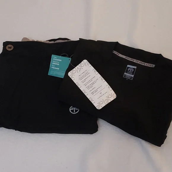 Essential Threads Welby mens Scrubs set - Picture 15 of 16